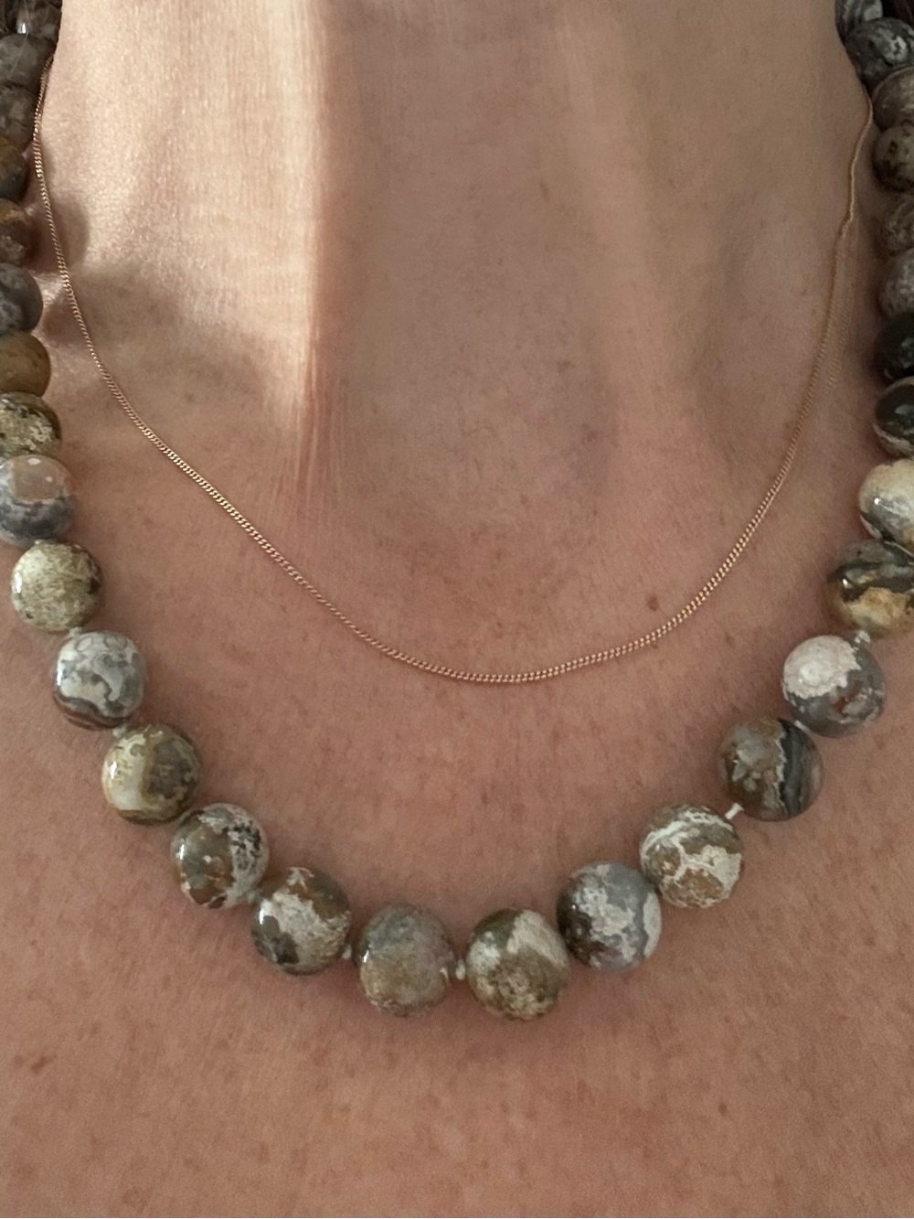 NWT- Elegant Natural Agate Stone Bead Necklace in Earth Tones